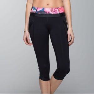 Lululemon Secret Garden running crop black rose 6